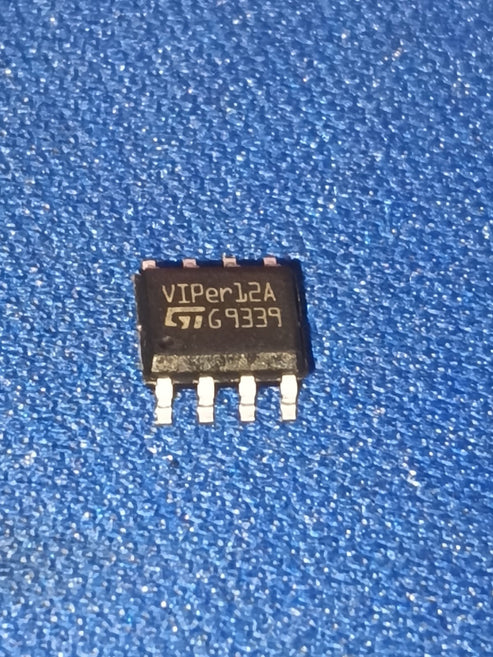 VIPER12ASTR-E ST SO-8 SMD  IBAT20821