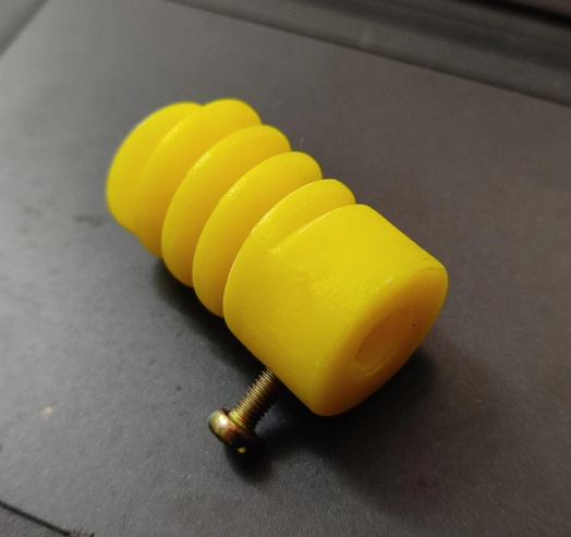 Worm Gear 18 mm Dia 32mm Length 6mm ID Yellow Plastic