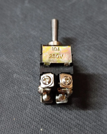Toggle Switche SE609  10 Amp DPDT On Off On 6 leg