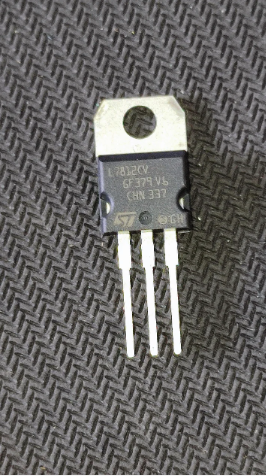 L7812CV ST 12V 1.5A TO-220 VOLTAGE REGULATOR