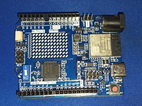 UNO R4 WIFI c type USB  IBAT21523