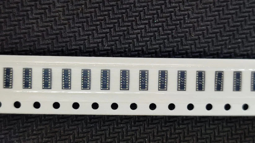 YC248-JR-07220RL 220 OHM 0402x8 Resistor Network Arrays SMD 220E 220R