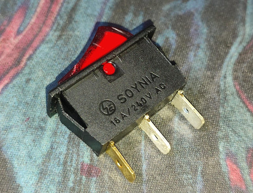 SE316 Red 16A ROCKER SWITCH  SOYNIA 2 POSITION 3 LEG 240V  IBAT21334